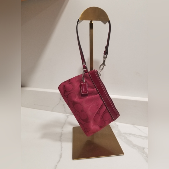 NWOT! Coach Signature C’s Burgundy Red Wristlet - Picture 11 of 12